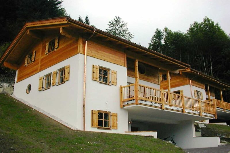 Außenseite Ferienhaus (Sommer)