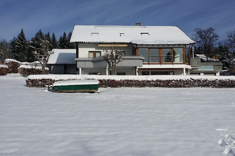 Außenseite Ferienhaus (Winter)