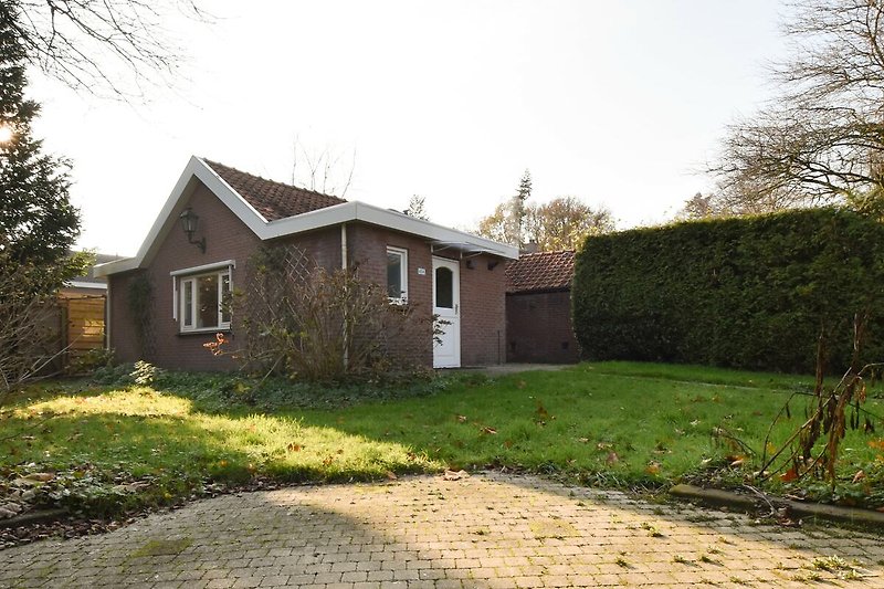 Außenseite Ferienhaus (Sommer)