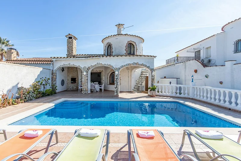 Piscina casa vacanze