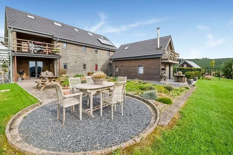 Außenseite Ferienhaus (Sommer)