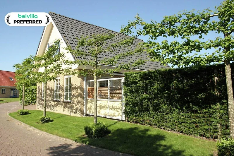 Außenseite Ferienhaus (Sommer)