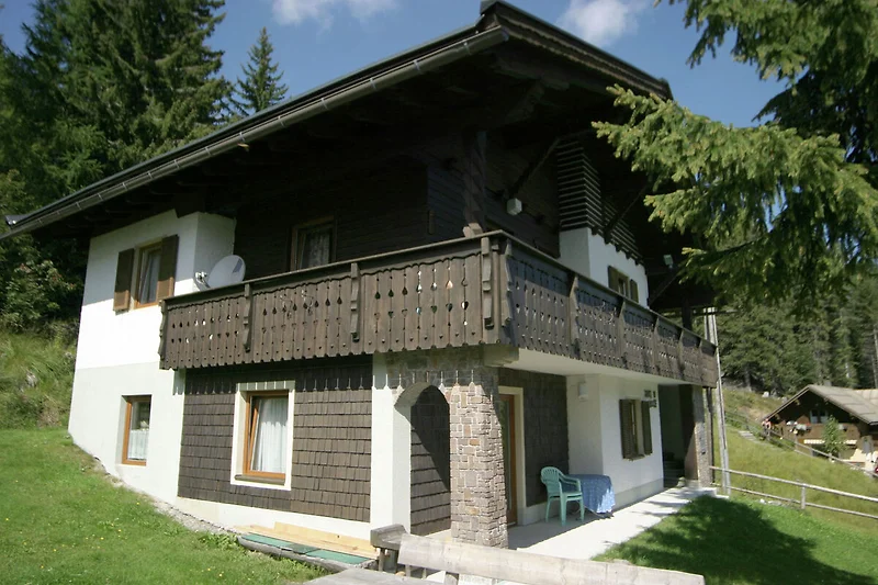 Widok na dom (lato)