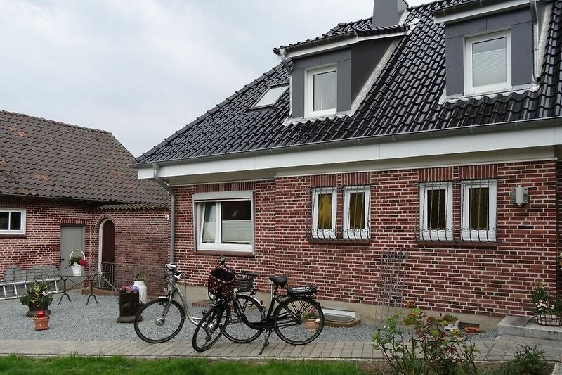 Außenseite Ferienhaus (Sommer)