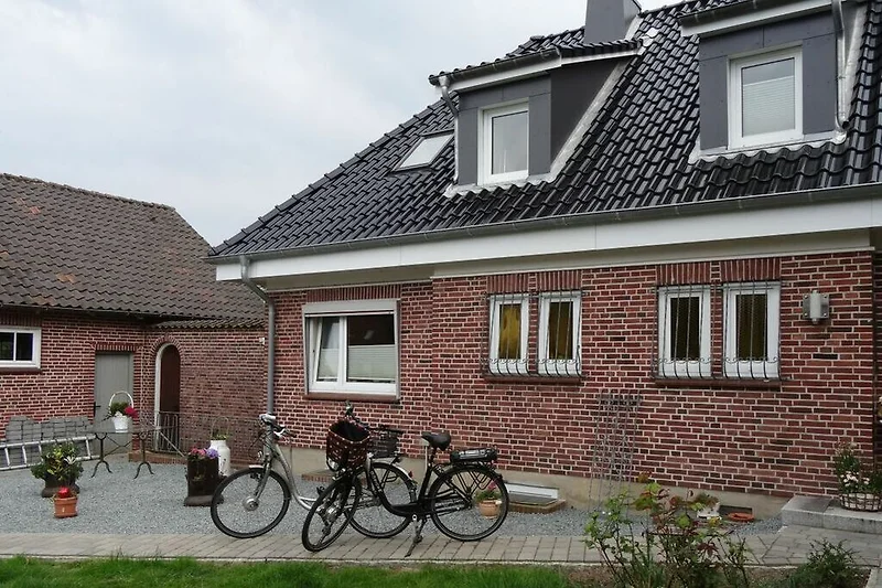 Außenseite Ferienhaus (Sommer)
