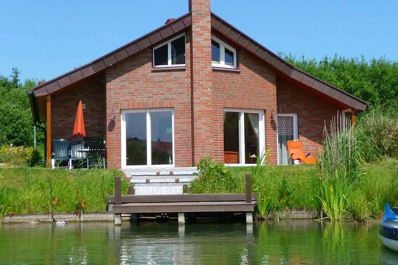 Außenseite Ferienhaus (Sommer)
