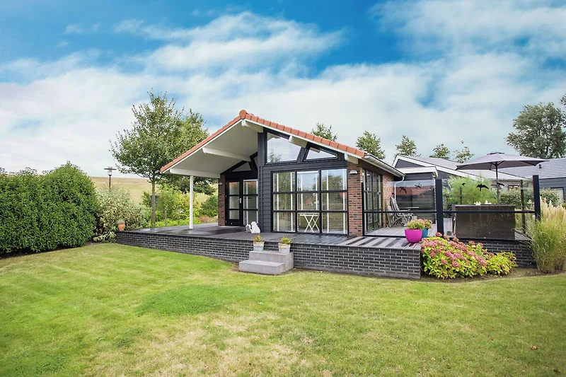 Außenseite Ferienhaus (Sommer)