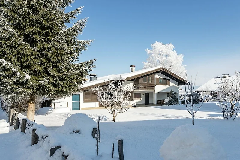 Exterieur vakantiehuis (winter)