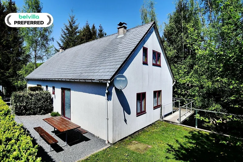 Außenseite Ferienhaus (Sommer)