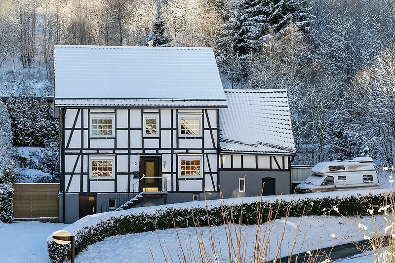 Außenseite Ferienhaus (Winter)