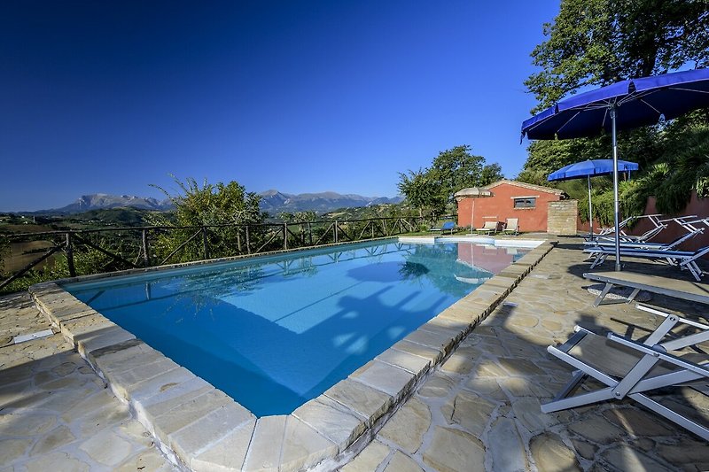 Piscina casa vacanze