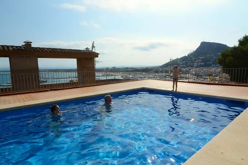 Piscina casa vacanze