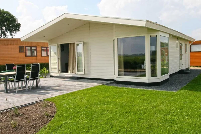 Außenseite Ferienhaus (Sommer)