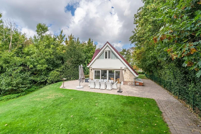 Außenseite Ferienhaus (Sommer)