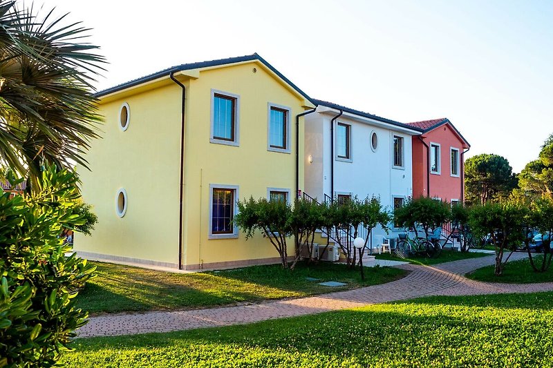 Außenseite Ferienhaus (Sommer)