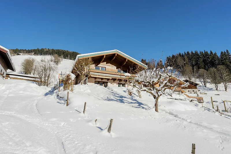 Außenseite Ferienhaus (Winter)
