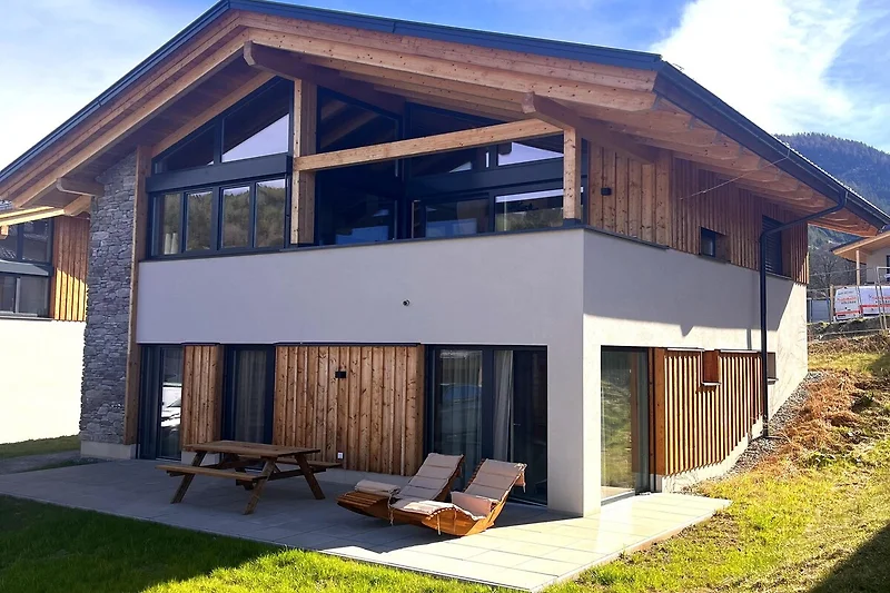 Außenseite Ferienhaus (Sommer)