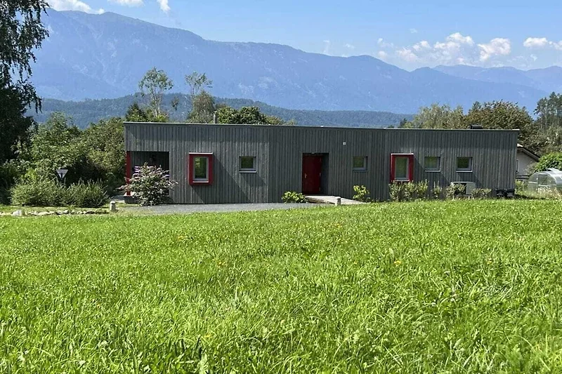 Außenseite Ferienhaus (Sommer)