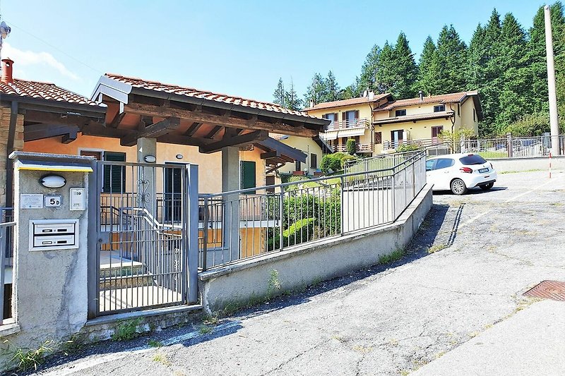 Außenseite Ferienhaus (Sommer)