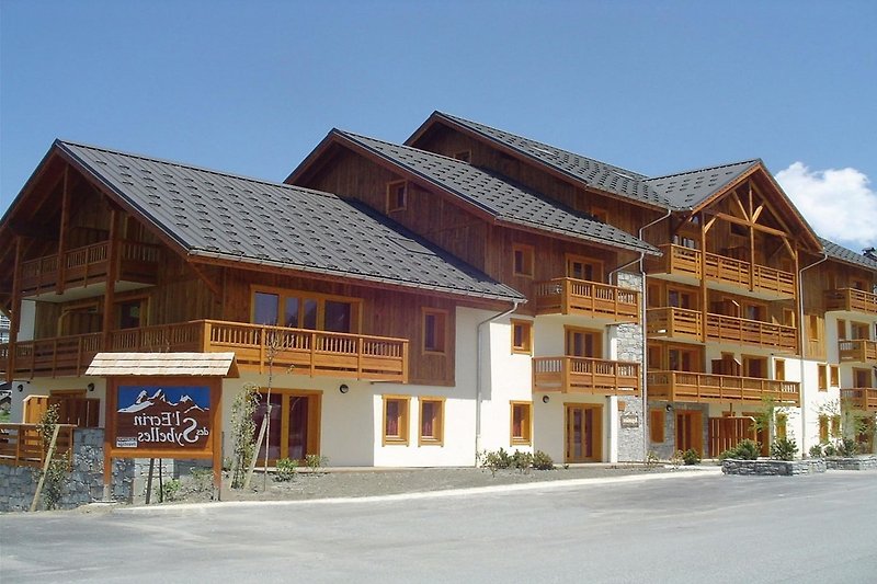 Außenseite Ferienhaus (Sommer)