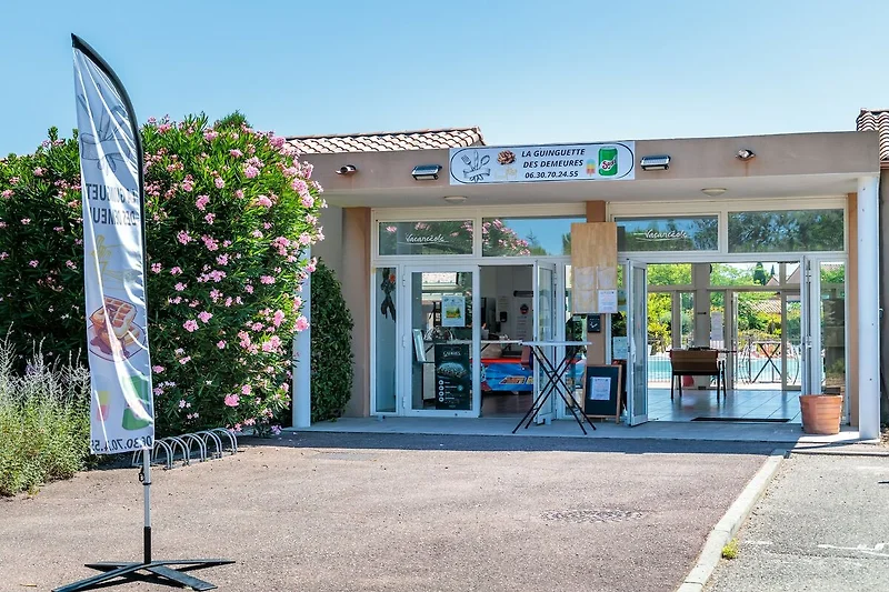 Außenseite Ferienhaus (Sommer)