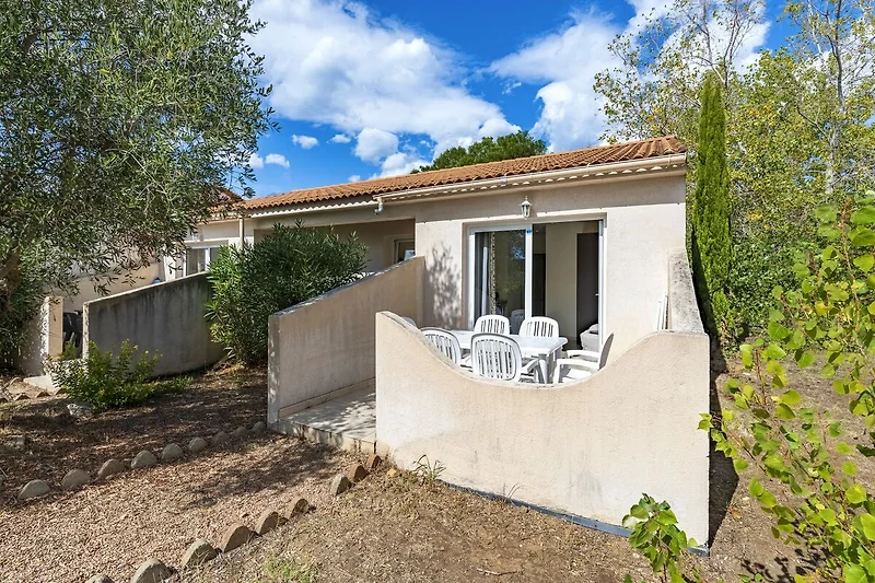 Außenseite Ferienhaus (Sommer)