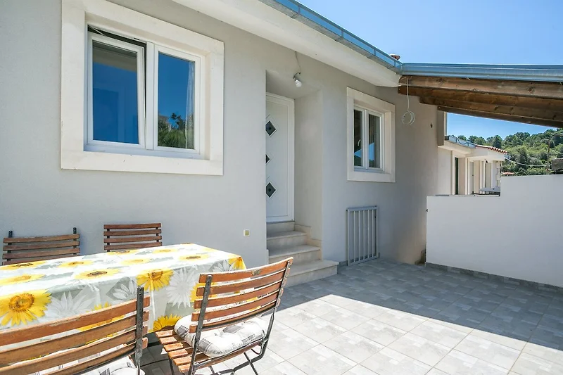 Außenseite Ferienhaus (Sommer)