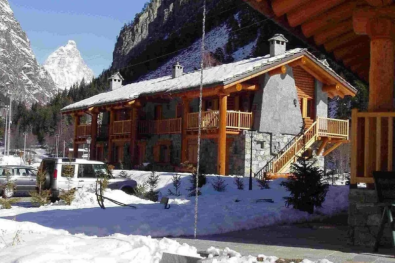 Außenseite Ferienhaus (Winter)