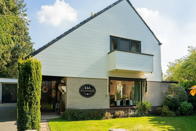 Außenseite Ferienhaus (Sommer)