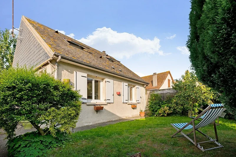 Außenseite Ferienhaus (Sommer)