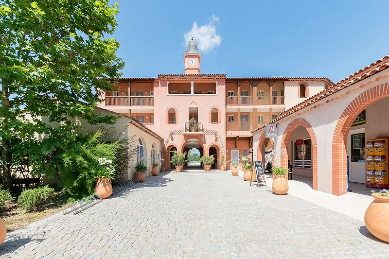 Außenseite Ferienhaus (Sommer)