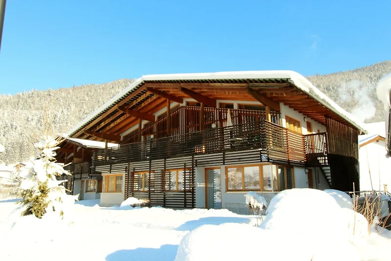 Außenseite Ferienhaus (Winter)