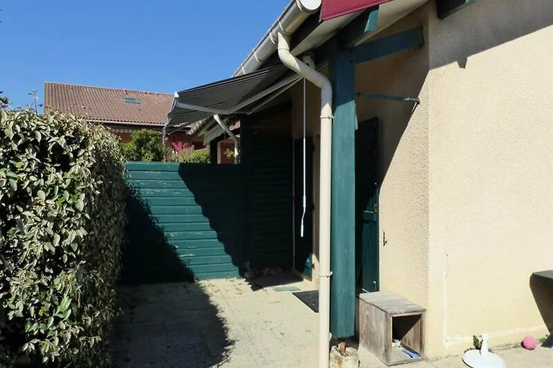 Außenseite Ferienhaus (Sommer)