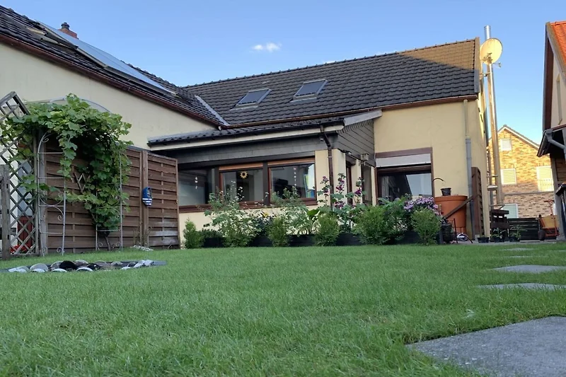 Außenseite Ferienhaus (Sommer)