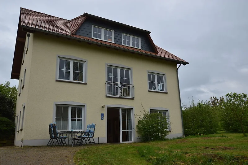 Außenseite Ferienhaus (Sommer)