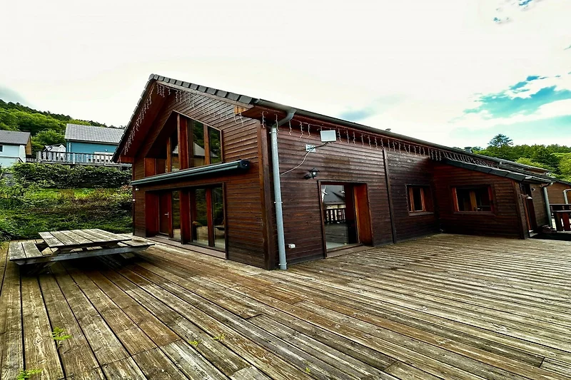 Außenseite Ferienhaus (Sommer)