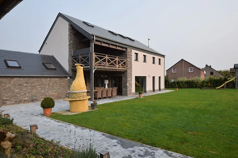 Außenseite Ferienhaus (Sommer)