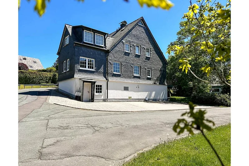 Außenseite Ferienhaus (Sommer)