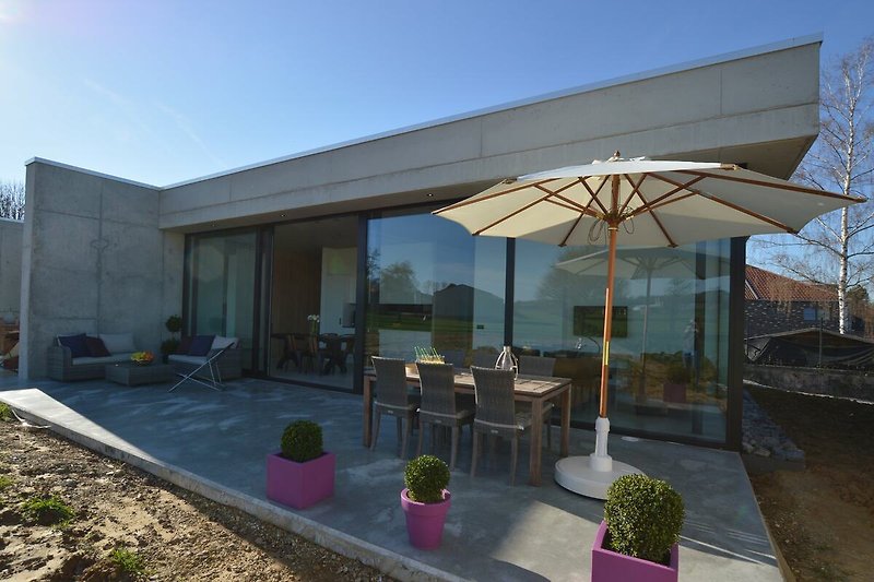 Außenseite Ferienhaus (Sommer)