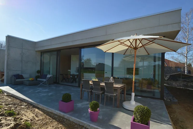 Außenseite Ferienhaus (Sommer)