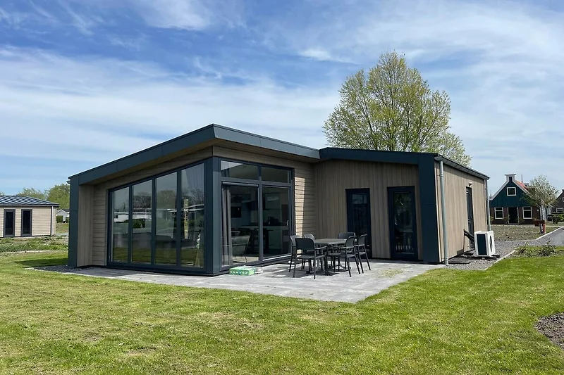 Außenseite Ferienhaus (Sommer)