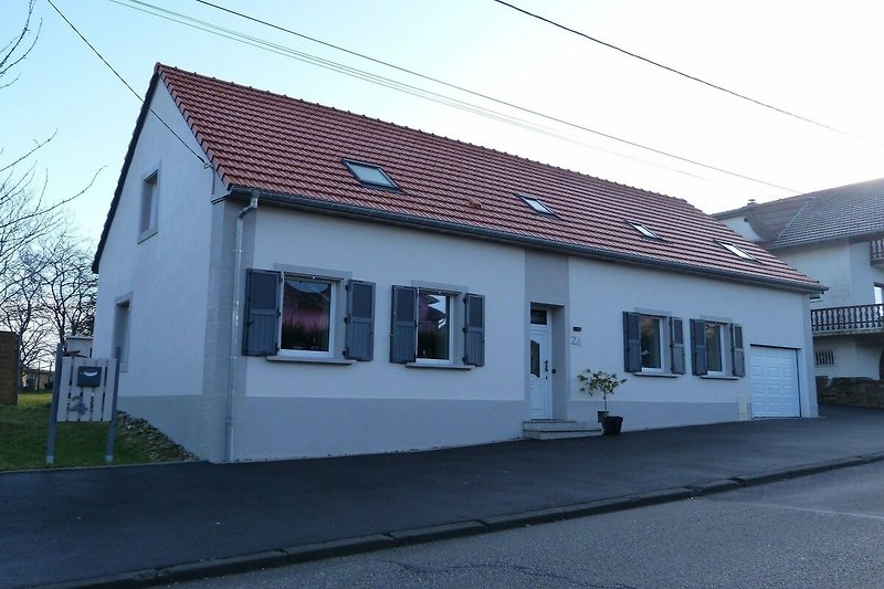 Außenseite Ferienhaus (Sommer)