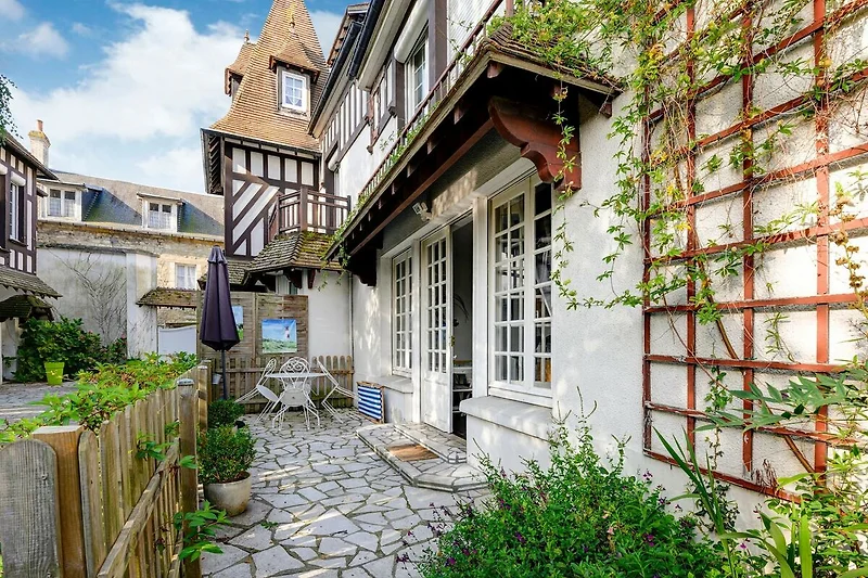 Außenseite Ferienhaus (Sommer)