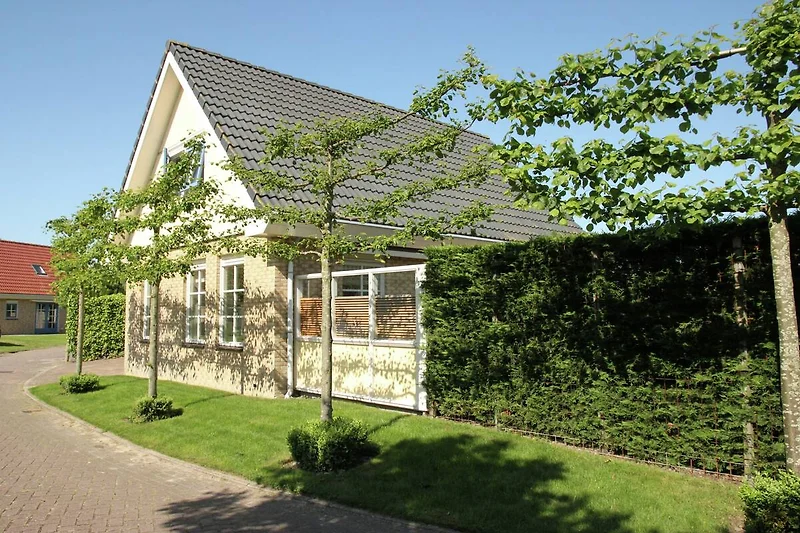 Außenseite Ferienhaus (Sommer)