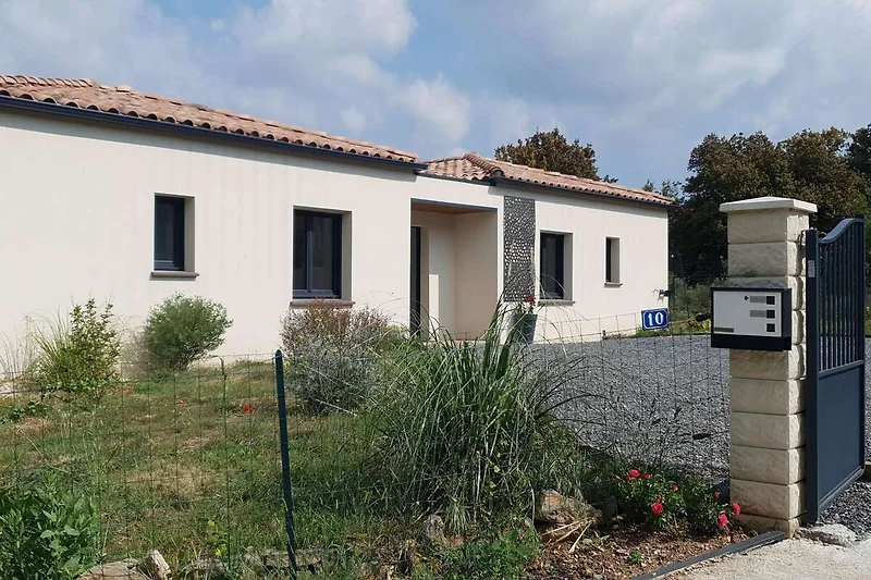 Außenseite Ferienhaus (Sommer)