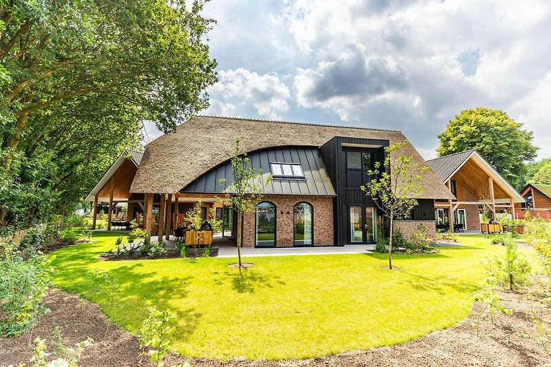 Außenseite Ferienhaus (Sommer)