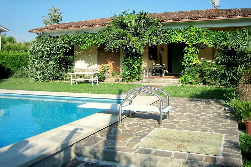 Schwimmbad des Ferienhauses