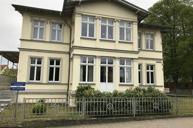 Außenseite Ferienhaus (Sommer)