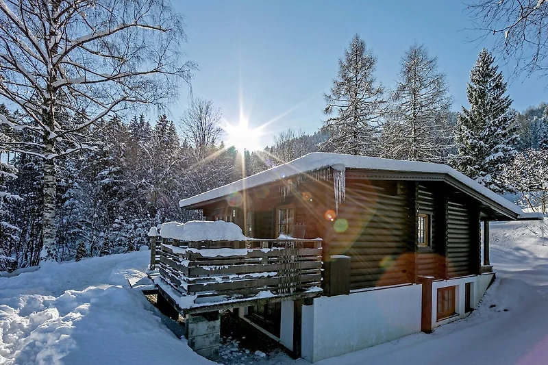 Außenseite Ferienhaus (Winter)