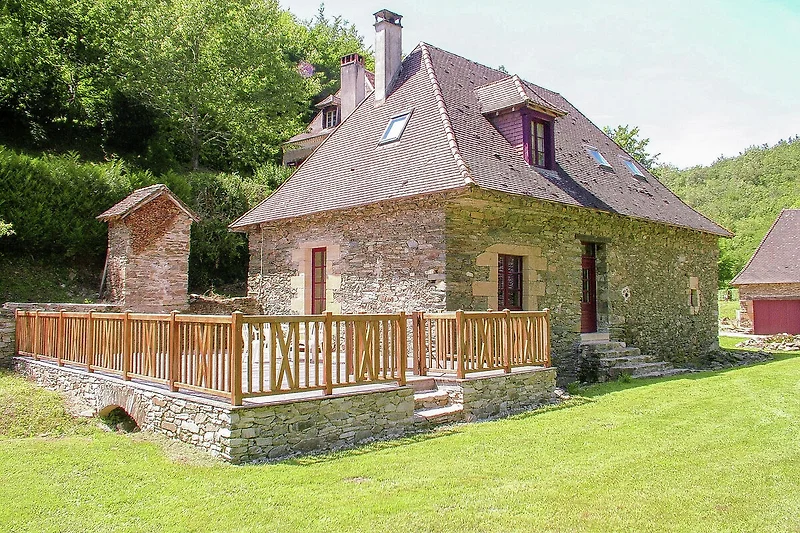Außenseite Ferienhaus (Sommer)